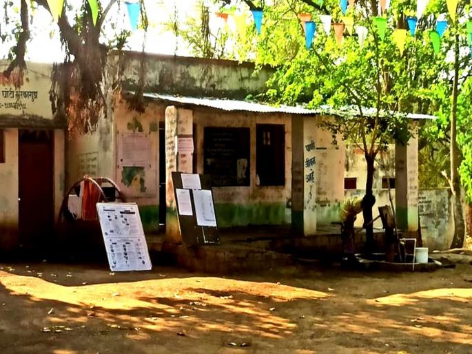 administration in crisis; In Pangarpahad, Nawakheda, villagers were stuck on not voting | प्रशासन कोंडीत; पांगरपहाड, नवाखेडात मतदान न करण्यावर अडून बसले ग्रामस्थ administration in crisis; In Pangarpahad, Nawakheda, villagers were stuck on not voting | प्रशासन कोंडीत; पांगरपहाड, नवाखेडात मतदान न करण्यावर अडून बसले ग्रामस्थ