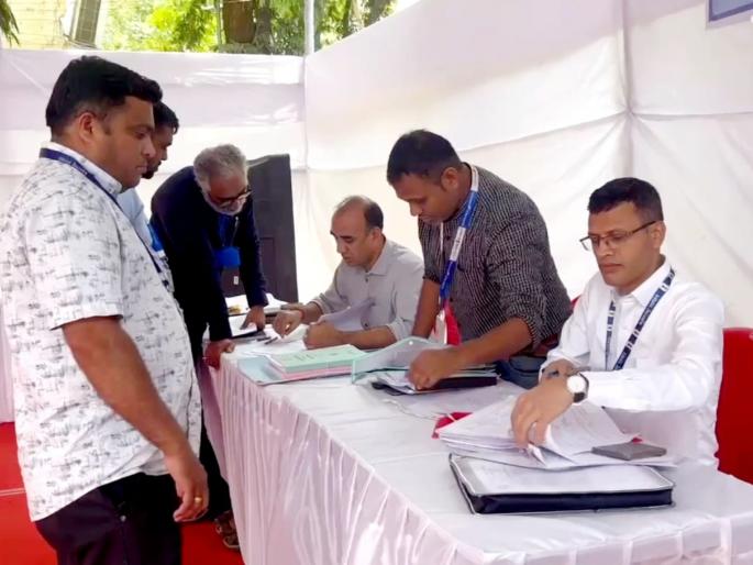 Distribution of 54 nomination papers in Bhiwandi Lok Sabha on the first day itself | भिवंडी लोकसभेत पहिल्याच दिवशी ५४ उमेदवारी अर्जांचे वाटप Distribution of 54 nomination papers in Bhiwandi Lok Sabha on the first day itself | भिवंडी लोकसभेत पहिल्याच दिवशी ५४ उमेदवारी अर्जांचे वाटप