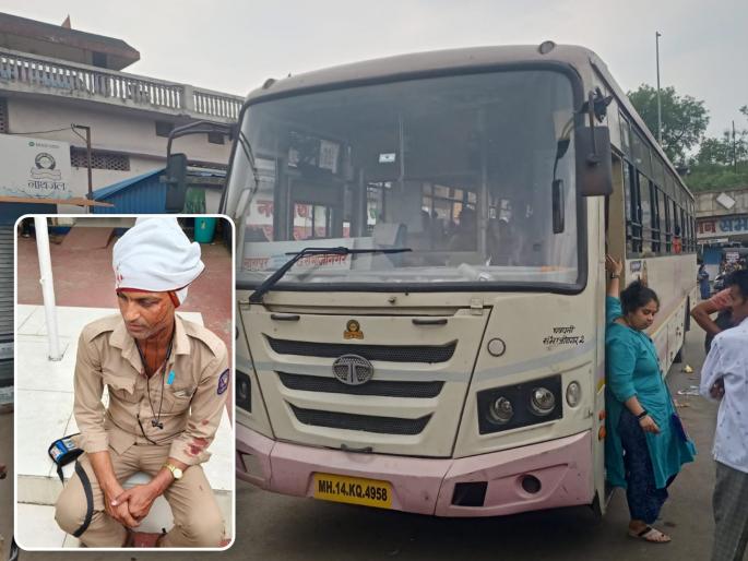 Bus conductor attacked with knife for demanding ticket money | तिकिटाचे पैसे मागितले म्हणून धावत्या बसमध्ये कंडक्टरवर चाकूने हल्ला Bus conductor attacked with knife for demanding ticket money | तिकिटाचे पैसे मागितले म्हणून धावत्या बसमध्ये कंडक्टरवर चाकूने हल्ला