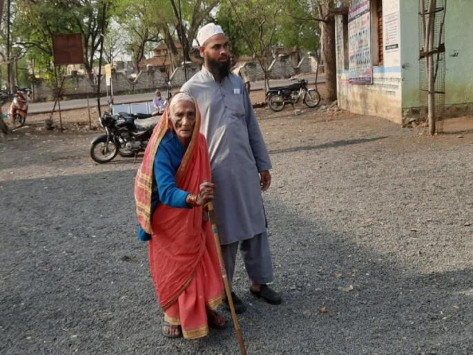 Slow voting in Buldhana; An average of 6.61 percent polling in the first two hours | बुलढाण्यात धिम्या गतीने मतदान; पहिल्या दोन तासात सरासरी ६.६१ टक्के मतदान Slow voting in Buldhana; An average of 6.61 percent polling in the first two hours | बुलढाण्यात धिम्या गतीने मतदान; पहिल्या दोन तासात सरासरी ६.६१ टक्के मतदान