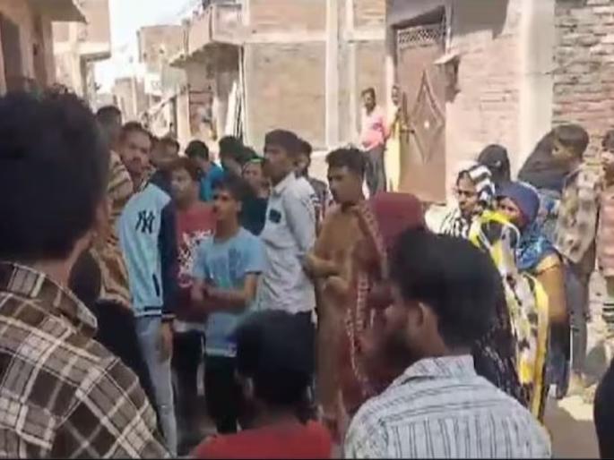 husband strangled his wife to death for not getting motorcycle at wedding in unnao | खळबळजनक! बाईक न मिळाल्याने पती झाला हैवान; पत्नीचा काढला काटा, 8 दिवसांपूर्वी झालेलं लग्न husband strangled his wife to death for not getting motorcycle at wedding in unnao | खळबळजनक! बाईक न मिळाल्याने पती झाला हैवान; पत्नीचा काढला काटा, 8 दिवसांपूर्वी झालेलं लग्न