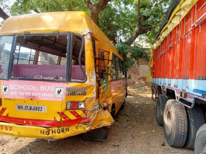 Four people including two sisters died in an accident, an incident in Ralegaon taluk | अपघातात दोन बहिणींसह चौघांचा मृत्यू, राळेगाव तालुक्यातील घटना Four people including two sisters died in an accident, an incident in Ralegaon taluk | अपघातात दोन बहिणींसह चौघांचा मृत्यू, राळेगाव तालुक्यातील घटना