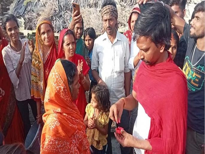 marriage of sas and damad in banka after wife death father in law love-marriage | सूत जुळलं! जावयाचं सासूवर प्रेम जडलं; कुटुंबीयांना समजताच सासऱ्यानीच दोघांचं लग्न लावलं marriage of sas and damad in banka after wife death father in law love-marriage | सूत जुळलं! जावयाचं सासूवर प्रेम जडलं; कुटुंबीयांना समजताच सासऱ्यानीच दोघांचं लग्न लावलं