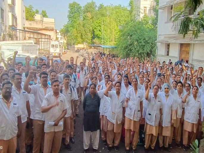 Strike by nurses at Ghati Hospital in Chhatrapati Sambhajinagar | छत्रपती संभाजीनगरातील घाटी रुग्णालयात परिचारिकांचे कामबंद आंदोलन Strike by nurses at Ghati Hospital in Chhatrapati Sambhajinagar | छत्रपती संभाजीनगरातील घाटी रुग्णालयात परिचारिकांचे कामबंद आंदोलन