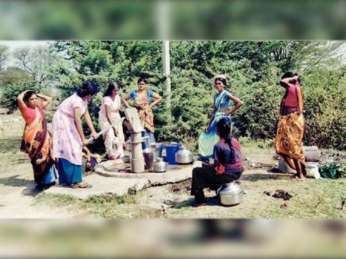 Women exercise in the hot sun for chali-neelit water | चालीं-निलींत पाण्यासाठी महिलांची तप्त उन्हात कसरत Women exercise in the hot sun for chali-neelit water | चालीं-निलींत पाण्यासाठी महिलांची तप्त उन्हात कसरत