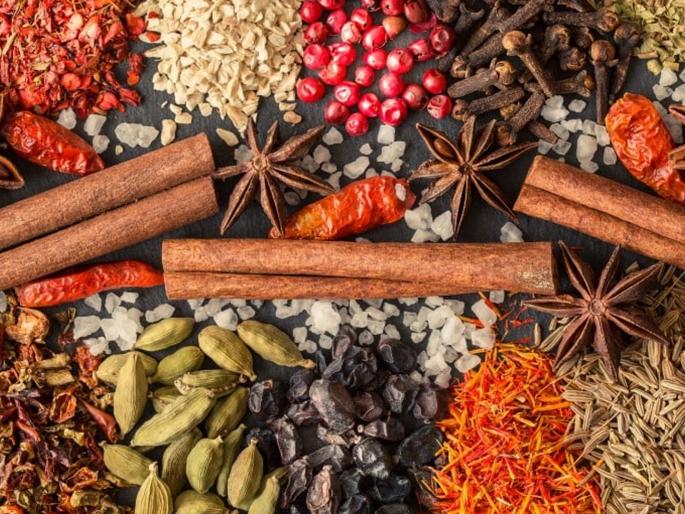The aroma of spices began to waft through the houses | घराघरांत दरवळू लागला मसाल्याचा सुगंध The aroma of spices began to waft through the houses | घराघरांत दरवळू लागला मसाल्याचा सुगंध