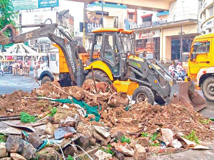 Action of encroachment without prior notification of municipal administration | पालिका प्रशासनाची पूर्वसूचना न देता अतिक्रमणाची कारवाई Action of encroachment without prior notification of municipal administration | पालिका प्रशासनाची पूर्वसूचना न देता अतिक्रमणाची कारवाई