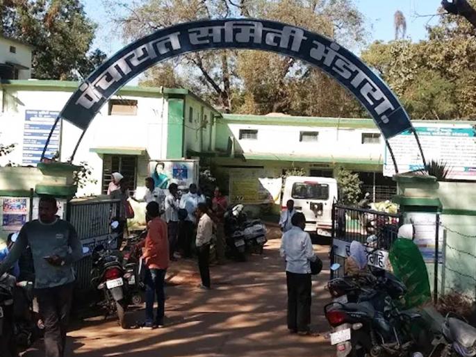 Due to the neglect of the education department, the amount were returned | शिक्षण विभागाच्या दुर्लक्षामुळे थकबाकीची रक्कम गेली परत Due to the neglect of the education department, the amount were returned | शिक्षण विभागाच्या दुर्लक्षामुळे थकबाकीची रक्कम गेली परत