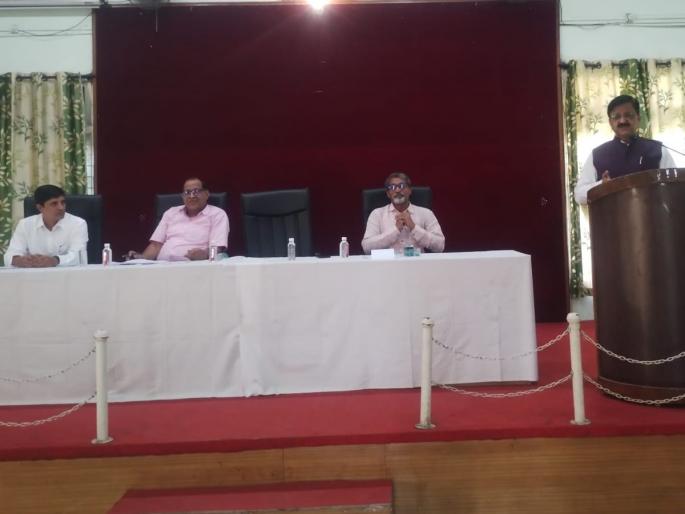 The university took a class of professors for rapid assessment | जलद मूल्यांकनासाठी विद्यापीठाने घेतला प्राध्यापकांचा क्लास