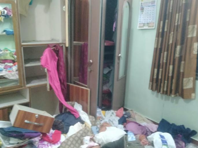 Retired headmaster, pathologist's house broken into; Issues worth lakhs of rupees were delayed | निवृत्त मुख्याध्यापक, पॅथोलॉजिस्टचे घर फोडले; लाखो रुपयांचा मुद्देमाल लांबविला