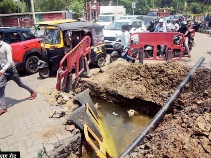 engraving in place; Wait a month for two days work! | जागोजागी खोदकाम; दोन दिवसांच्या कामासाठी महिनाभर थांब! engraving in place; Wait a month for two days work! | जागोजागी खोदकाम; दोन दिवसांच्या कामासाठी महिनाभर थांब!