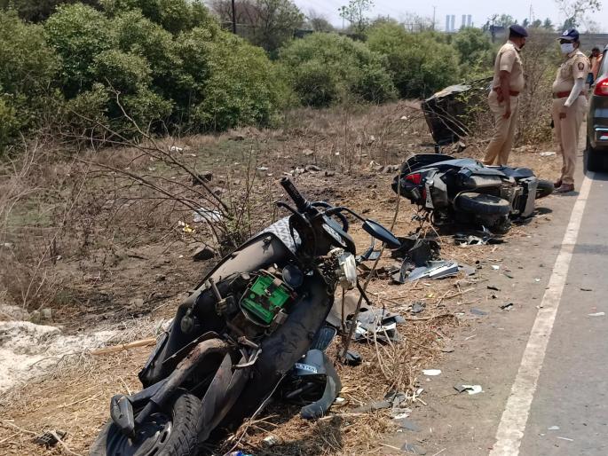 A speeding Creta car overturned a rickshaw, two two-wheelers; Three wounded | भरधाव क्रेटा कारने एक रिक्षा, दोन दुचाकींना उडविले; तीन जखमी A speeding Creta car overturned a rickshaw, two two-wheelers; Three wounded | भरधाव क्रेटा कारने एक रिक्षा, दोन दुचाकींना उडविले; तीन जखमी