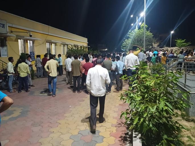 posts on controversial social media; Stone pelting storm in Nandurghat in two groups | सोशल मीडियावर वादग्रस्त पोस्ट; नांदुरघाटमध्ये दोन गटांत तुफान दगडफेक posts on controversial social media; Stone pelting storm in Nandurghat in two groups | सोशल मीडियावर वादग्रस्त पोस्ट; नांदुरघाटमध्ये दोन गटांत तुफान दगडफेक