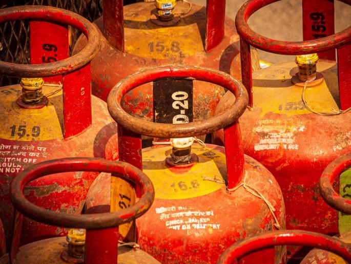 Gas only if KYC is done; Otherwise, the connection is closed, forget the subsidy! | केवायसी केली तरच गॅस; अन्यथा कनेक्शन बंद, सबसिडीही विसरा ! Gas only if KYC is done; Otherwise, the connection is closed, forget the subsidy! | केवायसी केली तरच गॅस; अन्यथा कनेक्शन बंद, सबसिडीही विसरा !