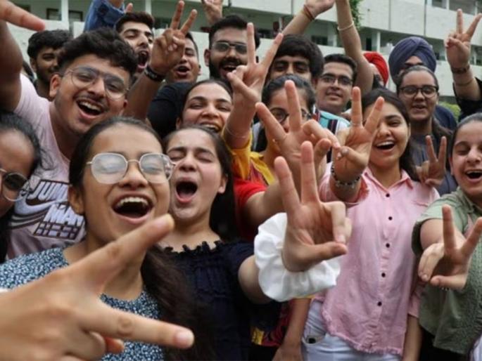 Twelfth percent increased; But fell to third place in the division | बारावीत टक्का वाढला; पण विभागात तृतीयस्थानी घसरण Twelfth percent increased; But fell to third place in the division | बारावीत टक्का वाढला; पण विभागात तृतीयस्थानी घसरण