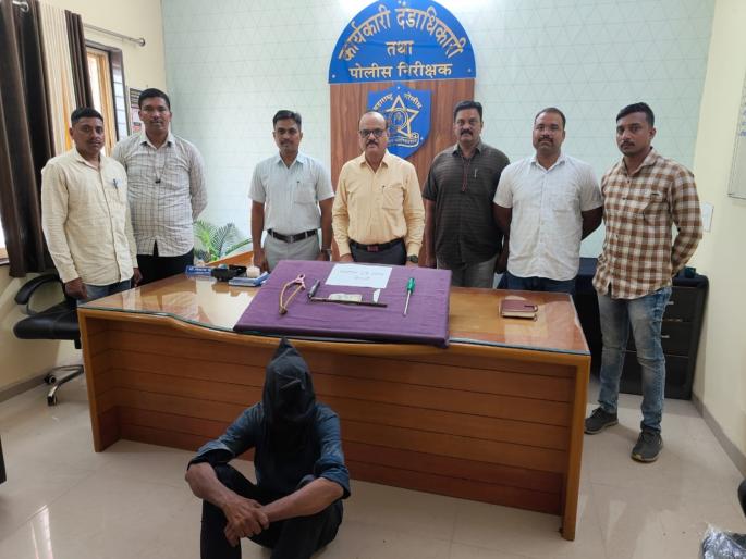 Convicted for 7 cases of burglary; As soon as he came out, the thief robbed the lawyer's house again | घरफोडीच्या ७ गुन्ह्यात शिक्षा भोगली; बाहेर येताच चोरट्याने पुन्हा वकीलाचे घर फोडले Convicted for 7 cases of burglary; As soon as he came out, the thief robbed the lawyer's house again | घरफोडीच्या ७ गुन्ह्यात शिक्षा भोगली; बाहेर येताच चोरट्याने पुन्हा वकीलाचे घर फोडले