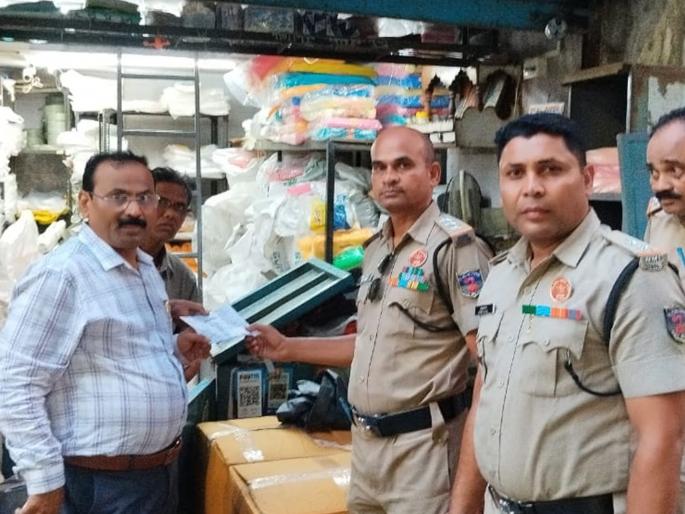 Municipal Corporation action against 81 people spreading uncleanliness | अस्वच्छता पसरविणाऱ्या ८१ जणांवर महापालिकेची कारवाई Municipal Corporation action against 81 people spreading uncleanliness | अस्वच्छता पसरविणाऱ्या ८१ जणांवर महापालिकेची कारवाई