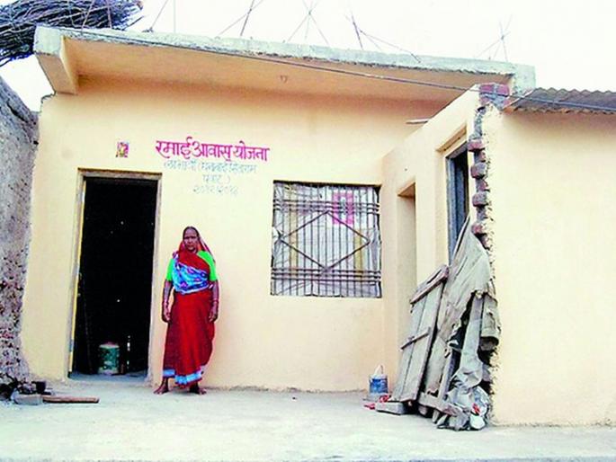 The process of Ramai Gharkul Yojana stalled due to lack of signature of the Guardian Minister | पालकमंत्र्यांच्या स्वाक्षरीअभावी रखडली रमाई घरकुल योजनेची प्रक्रीया The process of Ramai Gharkul Yojana stalled due to lack of signature of the Guardian Minister | पालकमंत्र्यांच्या स्वाक्षरीअभावी रखडली रमाई घरकुल योजनेची प्रक्रीया