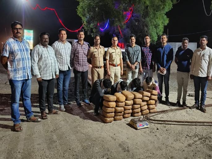 BAPARE... Ganja brought from Odisha goes through Beed to Jalna | बापरे... ओडीसाहून आणलेला गांजा बीडमार्गे जातो जालना BAPARE... Ganja brought from Odisha goes through Beed to Jalna | बापरे... ओडीसाहून आणलेला गांजा बीडमार्गे जातो जालना