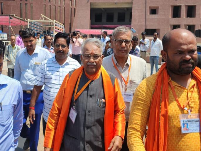Aurangabad Lok Sabha Result 2024: Chandrakant Khaire leaving the counting center; At the end of the thirteenth round, Sandipan Bhumare is in the lead | चंद्रकांत खैरे यांचा मतमोजणी केंद्रातून काढता पाय; तेराव्या फेरी अखेरही भुमरे आघाडीवर Aurangabad Lok Sabha Result 2024: Chandrakant Khaire leaving the counting center; At the end of the thirteenth round, Sandipan Bhumare is in the lead | चंद्रकांत खैरे यांचा मतमोजणी केंद्रातून काढता पाय; तेराव्या फेरी अखेरही भुमरे आघाडीवर