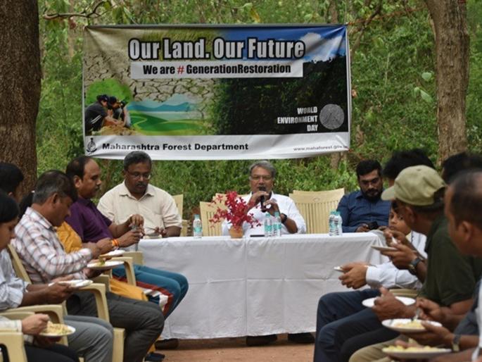 Everyone should contribute to environment conservation | प्रत्येकाने पर्यावरण संवर्धनासाठी हातभार लावावा Everyone should contribute to environment conservation | प्रत्येकाने पर्यावरण संवर्धनासाठी हातभार लावावा