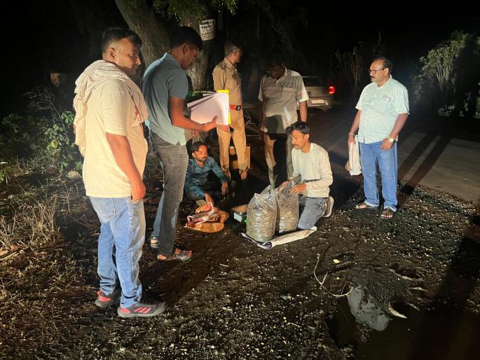 Smuggler arrested with eight kilos of ganja in Runja yavatmal | रुंझा येथे आठ किलाे गांजासह तस्कराला अटक Smuggler arrested with eight kilos of ganja in Runja yavatmal | रुंझा येथे आठ किलाे गांजासह तस्कराला अटक