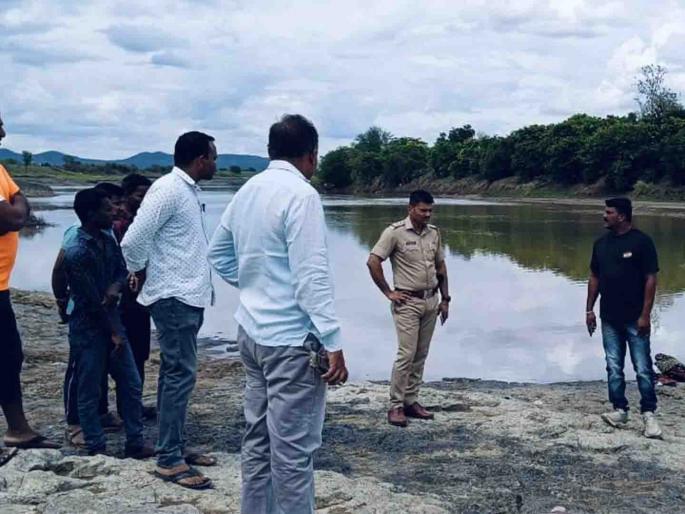 Three, including two girls, drowned in the river | दोन मुलींसह तिघांचा नदीत बुडून मृत्यू Three, including two girls, drowned in the river | दोन मुलींसह तिघांचा नदीत बुडून मृत्यू