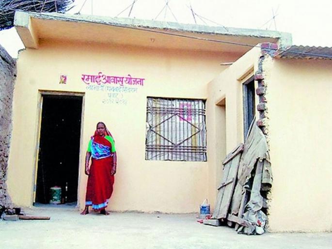 Proposal for 500 beds; Only 100 houses got approval | प्रस्ताव ५०० घरकुलांचे; मंजुरी मिळाली केवळ १०० घरकुलांना Proposal for 500 beds; Only 100 houses got approval | प्रस्ताव ५०० घरकुलांचे; मंजुरी मिळाली केवळ १०० घरकुलांना