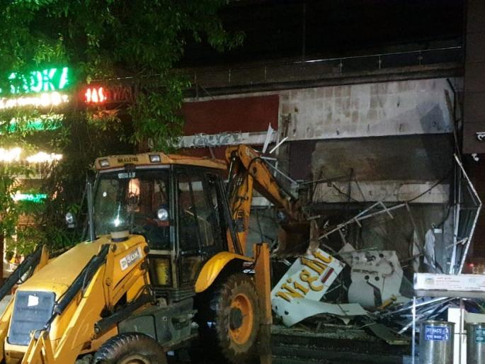 Hammer over 41 hotel encroachments including Hookah Parlor Pub | हुक्का पार्लर पबसह ४१ हॉटेलच्या अतिक्रमणांवर हातोडा Hammer over 41 hotel encroachments including Hookah Parlor Pub | हुक्का पार्लर पबसह ४१ हॉटेलच्या अतिक्रमणांवर हातोडा
