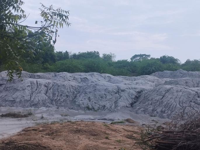 Kanhan river water contaminated due to fly ash of power generation plant | वीज निर्मिती केंद्राच्या फ्लाय ॲशमुळे कन्हान नदीचे पाणी दूषित Kanhan river water contaminated due to fly ash of power generation plant | वीज निर्मिती केंद्राच्या फ्लाय ॲशमुळे कन्हान नदीचे पाणी दूषित