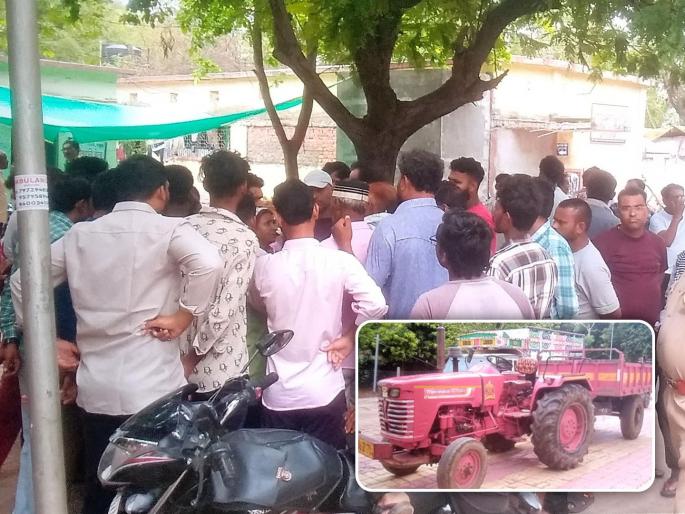 Villagers attack sand smugglers; One killed in stone pelting; Two are critical | रेती तस्करांवर गावकऱ्यांचा हल्ला; दगडफेकीत एक ठार; दोन जण गंभीर Villagers attack sand smugglers; One killed in stone pelting; Two are critical | रेती तस्करांवर गावकऱ्यांचा हल्ला; दगडफेकीत एक ठार; दोन जण गंभीर