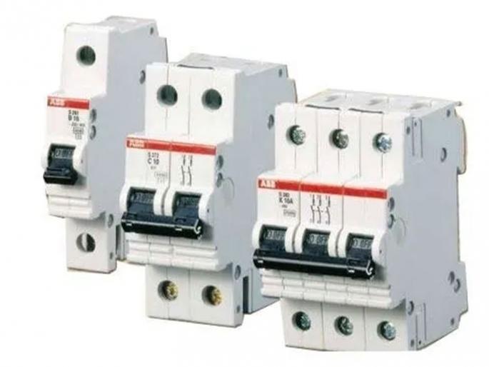 Use the safety cover of the circuit breaker, avoid the danger of electrical accident | सर्किट ब्रेकरचे सुरक्षा कवच वापरा, विद्युत अपघाताचे धोके टाळा Use the safety cover of the circuit breaker, avoid the danger of electrical accident | सर्किट ब्रेकरचे सुरक्षा कवच वापरा, विद्युत अपघाताचे धोके टाळा