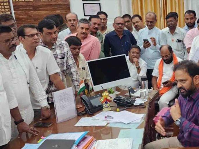 Take action against the officials-employees responsible for the confusion in the voter list within a month | मतदारयादीतील गोंधळासाठी जबाबदार अधिकारी-कर्मचाऱ्यांवर महिन्याभरात कारवाई करा Take action against the officials-employees responsible for the confusion in the voter list within a month | मतदारयादीतील गोंधळासाठी जबाबदार अधिकारी-कर्मचाऱ्यांवर महिन्याभरात कारवाई करा