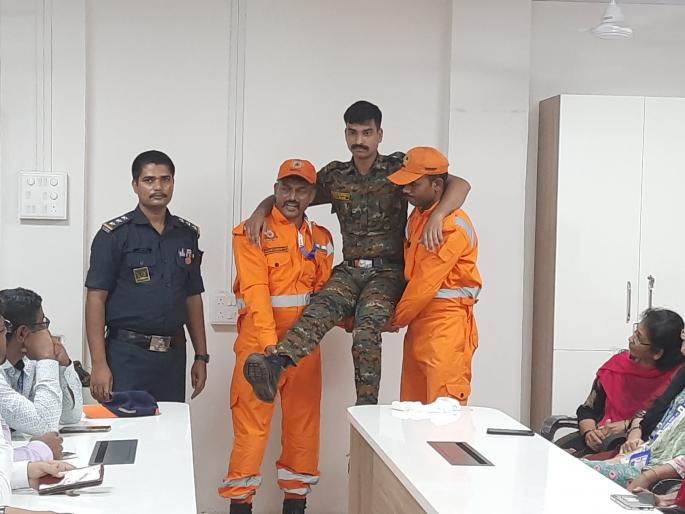 Disaster management lessons for RTO officers, employees! | आरटीओ अधिकारी, कर्मचाऱ्यांना आपत्ती व्यवस्थापनाचे धडे! Disaster management lessons for RTO officers, employees! | आरटीओ अधिकारी, कर्मचाऱ्यांना आपत्ती व्यवस्थापनाचे धडे!