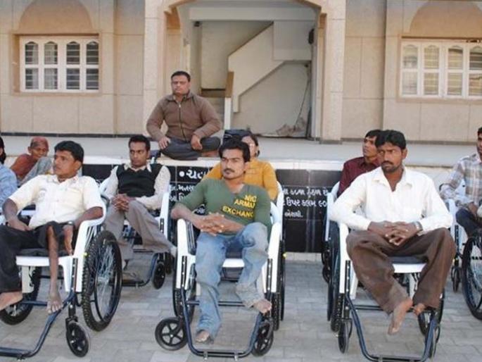 How can the disabled live in Rs 1500 a month? | महिन्याच्या दीड हजार रुपयांमध्ये दिव्यांगांनी कसे जगावे? How can the disabled live in Rs 1500 a month? | महिन्याच्या दीड हजार रुपयांमध्ये दिव्यांगांनी कसे जगावे?