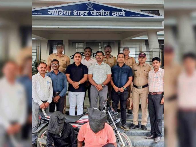 Two thefts at a petrol pump were caught | पेट्रोल पंपावर जबरी चोरी करणारे दोघे जाळयात Two thefts at a petrol pump were caught | पेट्रोल पंपावर जबरी चोरी करणारे दोघे जाळयात