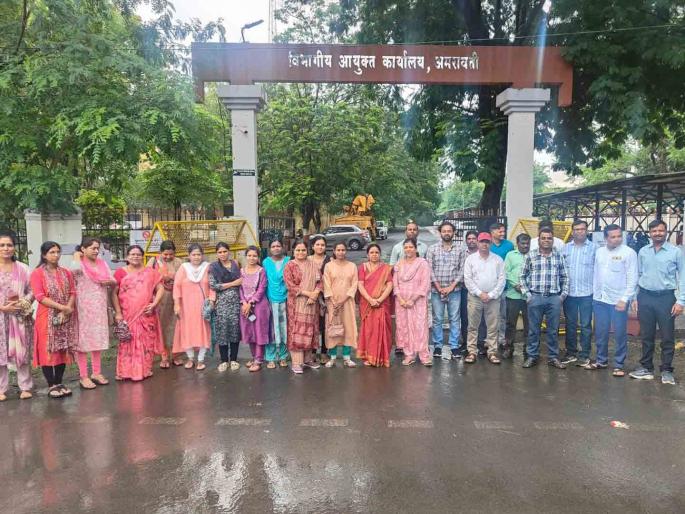 Due to the strike of the employees, the office of 'Revenue' across the district was closed | कर्मचाऱ्यांच्या कामबंदमूळे जिल्हाभरातील ‘महसूल’ची कार्यालय ओस Due to the strike of the employees, the office of 'Revenue' across the district was closed | कर्मचाऱ्यांच्या कामबंदमूळे जिल्हाभरातील ‘महसूल’ची कार्यालय ओस
