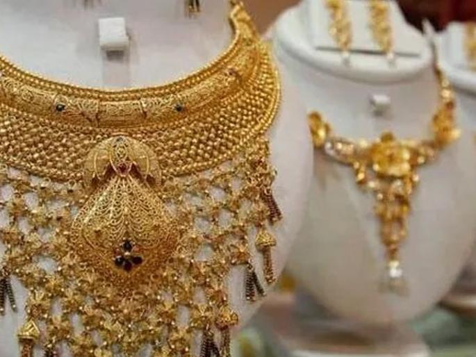 After the budget, gold fell by 2,900 and silver by 3,000 | अर्थसंकल्पानंतर सोने २,९०० आणि चांदीत ३ हजारांची घसरण After the budget, gold fell by 2,900 and silver by 3,000 | अर्थसंकल्पानंतर सोने २,९०० आणि चांदीत ३ हजारांची घसरण