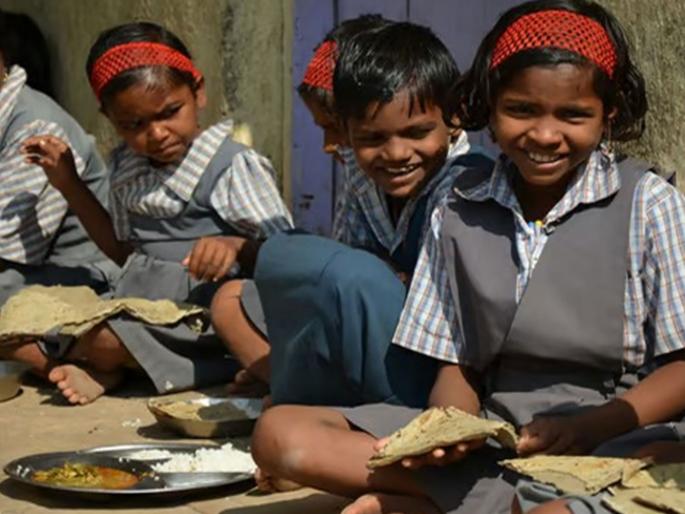 Food on paper instead of plate, students don't get main ingredients...! | पोषण आहार ताटाऐवजी कागदावरच, विद्यार्थ्यांना मुख्य घटकच मिळेना...! Food on paper instead of plate, students don't get main ingredients...! | पोषण आहार ताटाऐवजी कागदावरच, विद्यार्थ्यांना मुख्य घटकच मिळेना...!