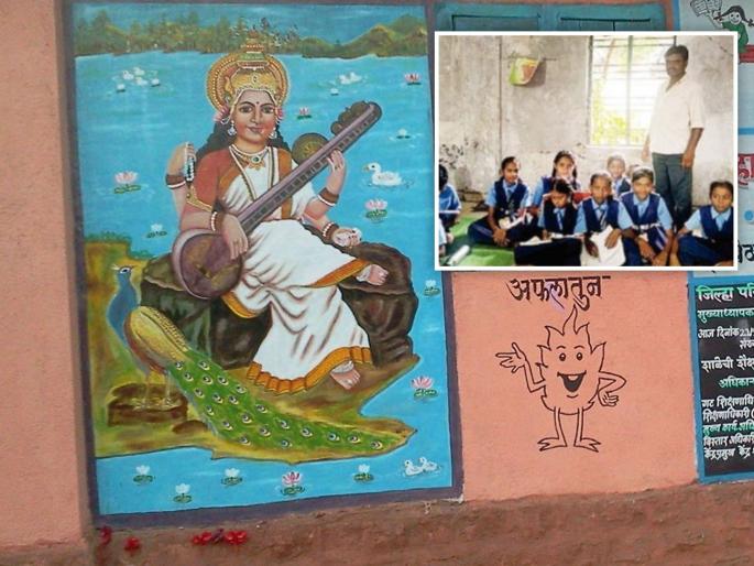 Three classrooms and seven classes, even in that are dangerous | तीन वर्गखोल्या अन् सात वर्ग, त्यातही ओलच ओल...! Three classrooms and seven classes, even in that are dangerous | तीन वर्गखोल्या अन् सात वर्ग, त्यातही ओलच ओल...!