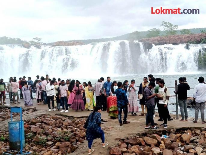 Administration prohibits tourism on waterfalls and cliffs; Restricted zone declared for civilians | धबधबे व डोंगरकड्यांवर पर्यटनाला प्रशासनाची मनाई; नागरिकांसाठी प्रतिबंधात्मक क्षेत्र घोषित Administration prohibits tourism on waterfalls and cliffs; Restricted zone declared for civilians | धबधबे व डोंगरकड्यांवर पर्यटनाला प्रशासनाची मनाई; नागरिकांसाठी प्रतिबंधात्मक क्षेत्र घोषित