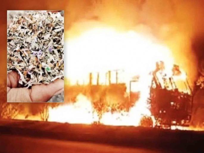 14 wheeler truck catches fire due to sparking; 'Scrap' of notes! | स्पार्किंगमुळे १४ चाकी ट्रकला आग; नोटांचे 'स्क्रॅप' खाक! 14 wheeler truck catches fire due to sparking; 'Scrap' of notes! | स्पार्किंगमुळे १४ चाकी ट्रकला आग; नोटांचे 'स्क्रॅप' खाक!