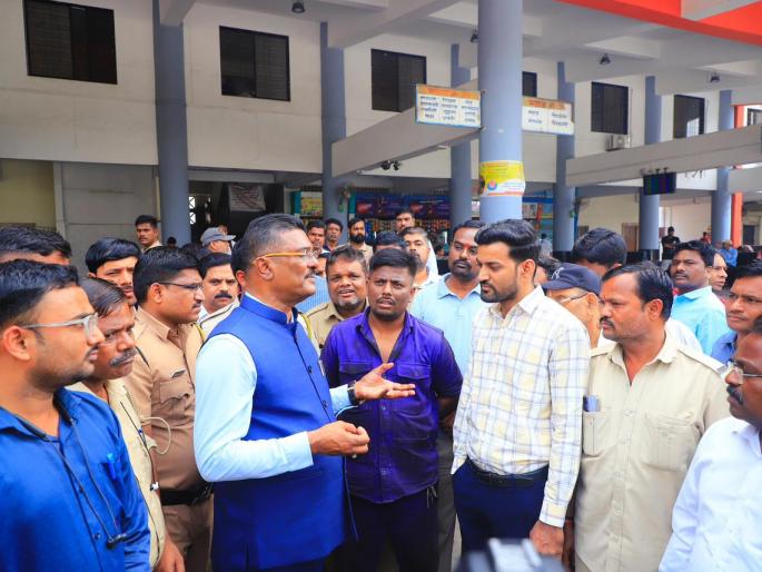 Transport Minister Pratap Sarnaik in action mode, inspected Khopat bus station in Thane | परिवहन मंत्री प्रताप सरनाईक ॲक्शन मोडवर, ठाण्यातील खोपट बस स्थानकाची केली पाहणी Transport Minister Pratap Sarnaik in action mode, inspected Khopat bus station in Thane | परिवहन मंत्री प्रताप सरनाईक ॲक्शन मोडवर, ठाण्यातील खोपट बस स्थानकाची केली पाहणी