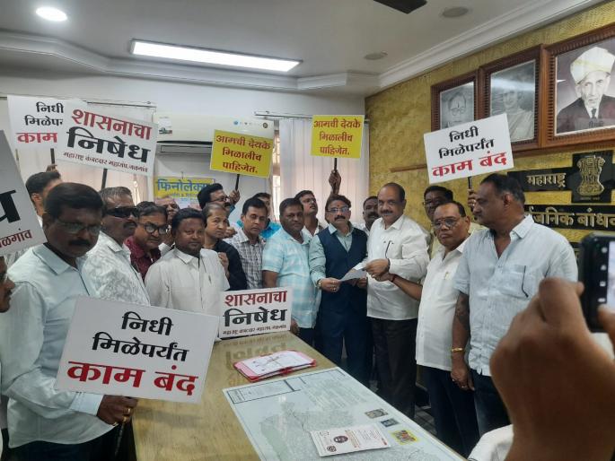 Construction machinery in PWD, government protests | बांधकामाची मशिनरी ‘पीडब्ल्यूडी’त, शासनाचा निषेध