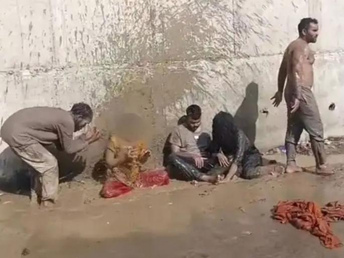 up meerut educated family behaving like mad exorcism reason behind | खळबळजनक! सुशिक्षित कुटुंब अचानक वेड्यासारखं वागू लागलं, स्मशानभूमीतून आणली राख अन्... up meerut educated family behaving like mad exorcism reason behind | खळबळजनक! सुशिक्षित कुटुंब अचानक वेड्यासारखं वागू लागलं, स्मशानभूमीतून आणली राख अन्...