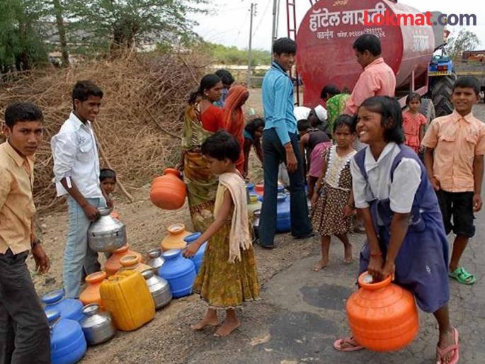 70 villages thirsty; 12 tankers supply water, 44 private wells acquired | ७० गावे तहानली; १२ टँकरने पाणीपुरवठा, ४४ खासगी विहिरींचे अधिग्रहण 70 villages thirsty; 12 tankers supply water, 44 private wells acquired | ७० गावे तहानली; १२ टँकरने पाणीपुरवठा, ४४ खासगी विहिरींचे अधिग्रहण