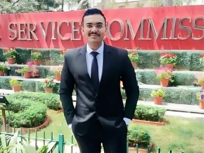 He secured 300th rank in UPSC by self-study, not expensive coaching classes. | महागड्या कोचिंग क्लास नव्हे तर सेल्फ स्टडी करून 'यूपीएससी'त मिळवली ३०० वी रैंक He secured 300th rank in UPSC by self-study, not expensive coaching classes. | महागड्या कोचिंग क्लास नव्हे तर सेल्फ स्टडी करून 'यूपीएससी'त मिळवली ३०० वी रैंक