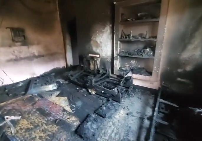 house in Pandharpur was set on fire by pouring petrol; three injured | धक्कादायक! पंढरपुरातील एक घर पेट्रोल टाकून दिले पेटवून; तिघे जखमी