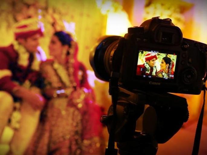 Photographer gets angry at wedding, see what happens next | भर लग्नात फोटाोग्राफर भडकला, वेळेवर जेवण न मिळाल्यानं राग अनावर! भलताच विचित्र प्रकार..