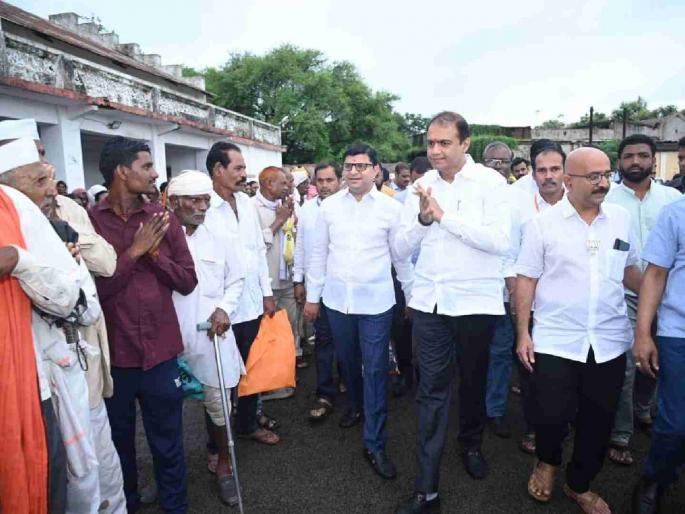 Situation in Wardha district is dire; crops washed away, houses collapsed: Guardian Minister promises help! | वर्धा जिल्ह्यात बिकट परिस्थिती ; शेतपिके वाहून गेली, घरं ढासळली : पालकमंत्र्यांनी दिला मदतीचा शब्द !